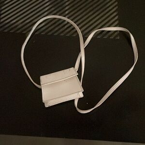 Hi I’m selling this purse